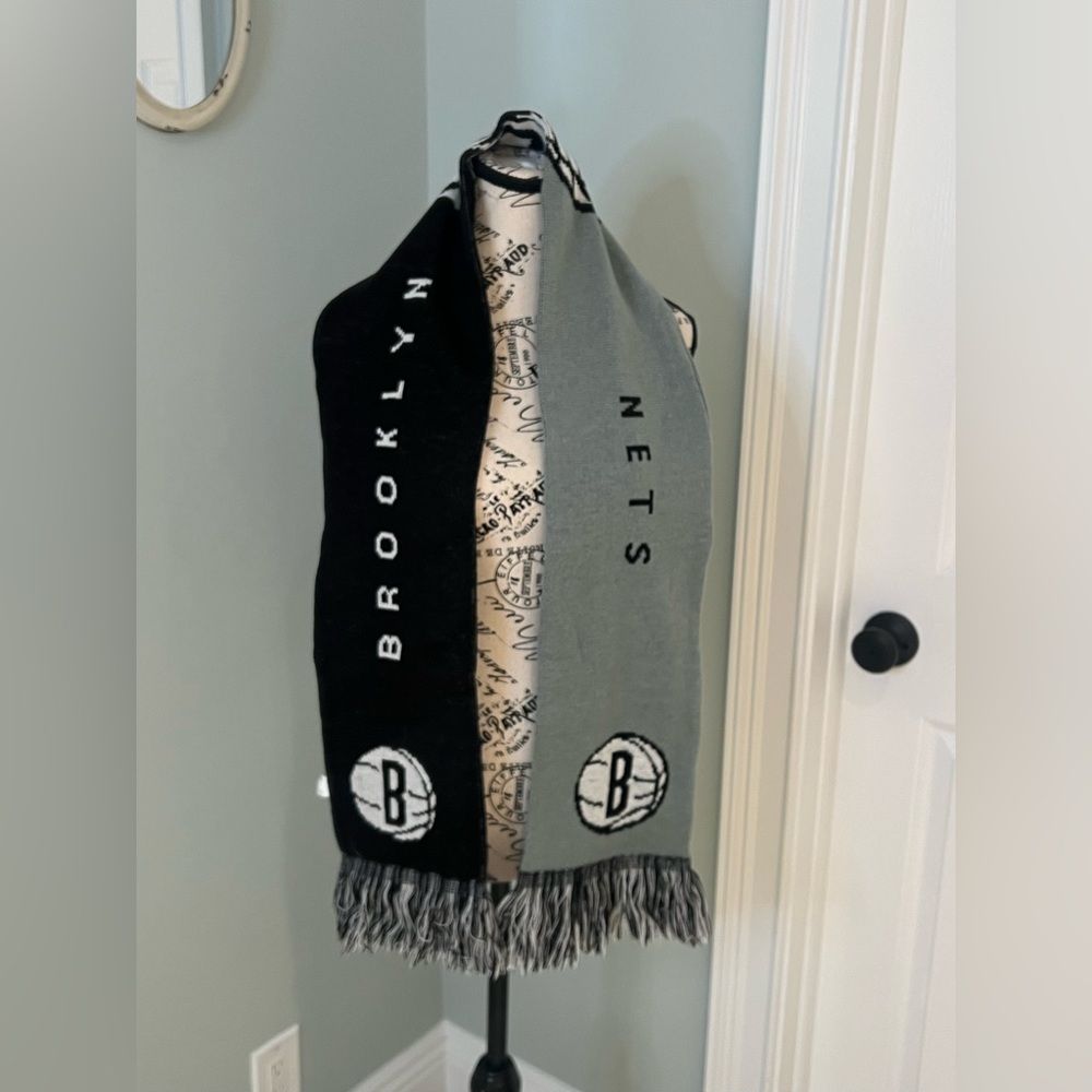 Foco Brooklyn Nets Two Toned Scarf | Fringe | Black & Gray | OS | Like New